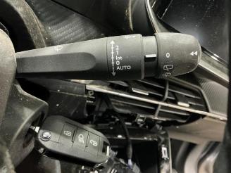 Peugeot 2008 2008 (UD/UK/UR/US/UX), MPV, 2019 1.2 VTi 12V PureTech 100 picture 17