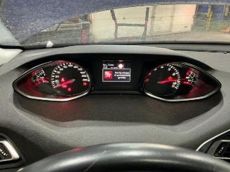 Peugeot 308 308 (L3/L8/LB/LH/LP), Hatchback 5-drs, 2013 / 2021 1.2 12V e-THP PureTech 110 picture 23