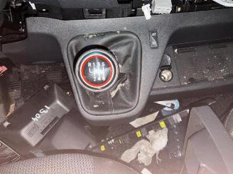 Renault Master Master III (EV/HV/UV/VA/VB/VD/VF/VG/VJ), Chassis-Cabine, 2010 2.3 dCi 165 16V RWD picture 19