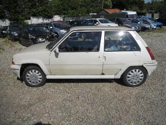 Renault 5  picture 1