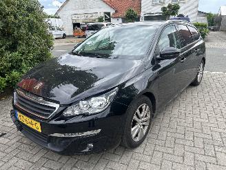 Damaged car Peugeot 308 1.2 PURETECH BLEU LEASE EXECUTIVE 2017/3