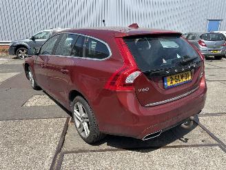 damaged passenger cars Volvo V-60 2.4 D6 AWD PLUG IN HYBRID  SUMMUM 2013/11