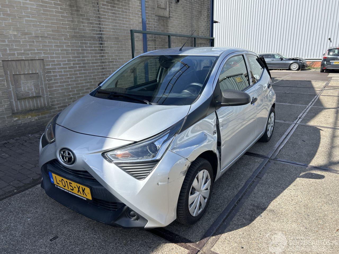 Toyota Aygo 1.0 VVT-I X-FUN