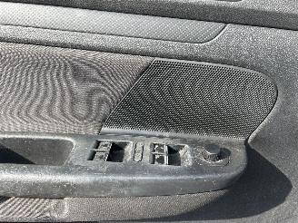 Volkswagen Golf 1.6 FSI picture 10