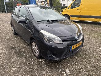 škoda osobní automobily Toyota Yaris 1.5 Full Hybrid Aspiration 2013/6