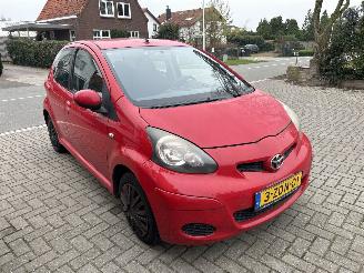 damaged passenger cars Toyota Aygo 1.0 12V COOL 2011/2