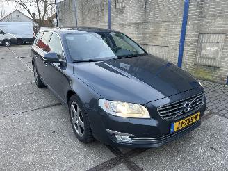 uszkodzony samochody osobowe Volvo V-70 2.0 T4 POLAR+ 2016/4