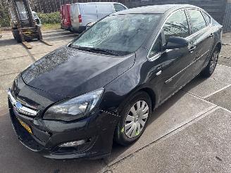 Schadeauto Opel Astra 1,4 TURBO  Edition 2016/1