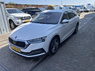 uszkodzony samochody osobowe Skoda Octavia 1.0 e-TSI BUSINESS EDITION PLUS 2022/5