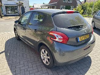 Peugeot 208 1.2 PURETECH STYLE picture 2