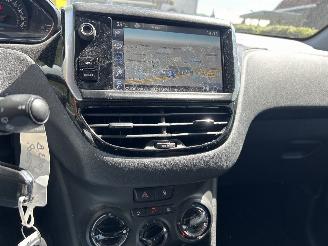 Peugeot 208 1.2 PURETECH STYLE picture 8