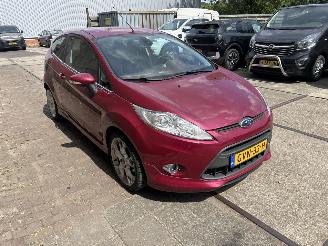 Damaged car Ford Fiesta 1.6 GHIA 2009/4
