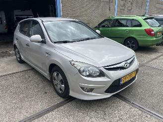 damaged passenger cars Hyundai I-30 1.4 I DRIVE COOL 2011/1