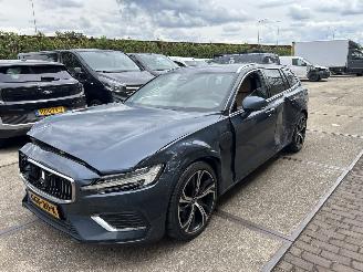 Schadeauto Volvo V-60 2.0 T6 PLUG IN HYBRID AWD PLUS BRIGHT 2024/7
