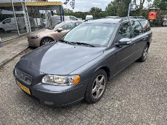 Unfallwagen Volvo V-70 2.4  Edition 1 2006/8