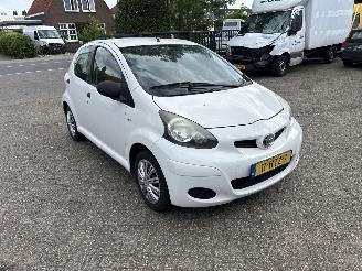 Voiture accidenté Toyota Aygo 1.0 12V  ACCESS 2009/3