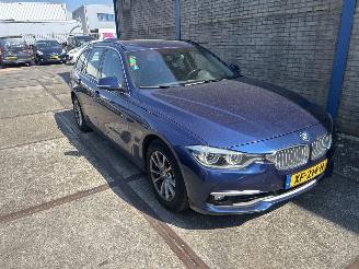 Damaged car BMW 3-serie 320 I LUXURY EDITION 2019/1
