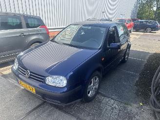 Schadeauto Volkswagen Golf 1.6 2009/2