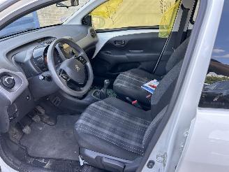 Peugeot 108 1.0 e-VTI TOP picture 6
