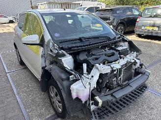Peugeot 108 1.0 e-VTI TOP picture 3