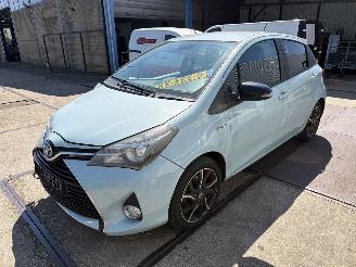 Toyota Yaris 1.5  Hybrid Dynamic picture 4