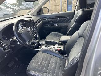 Mitsubishi Outlander 2.4 PHEV INTENSE + picture 11