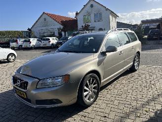 skadebil auto Volvo V-70 2.0 D3 SUMMUM 2011/11