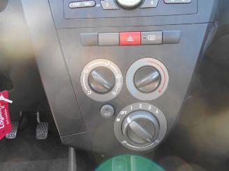 Daihatsu Cuore 1.0 12_V DVVT (L271; L276) picture 18