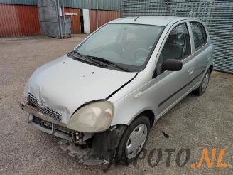Salvage car Toyota Yaris Yaris (P1), Hatchback, 1999 / 2005 1.3 16V VVT-i 2001/2