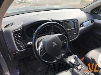 Mitsubishi Outlander Outlander (GF/GG), SUV, 2012 2.0 16V PHEV 4x4 picture 13