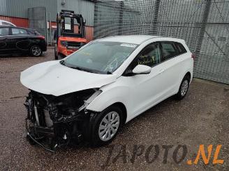 Uttjänta bilar auto Hyundai I-30 i30 Wagon (GDHF5), Combi, 2012 1.6 CRDi Blue Drive 16V VGT 2015/11