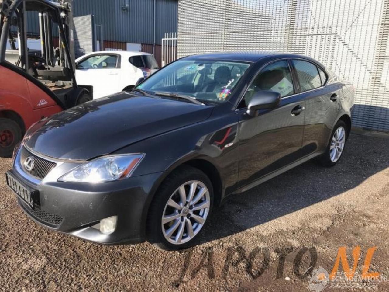 Lexus IS 