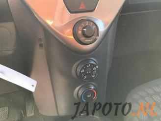 Toyota iQ iQ, Hatchback 3-drs, 2009 / 2015 1.0 12V VVT-i picture 16