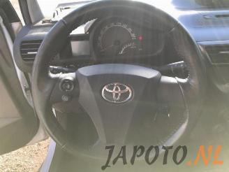 Toyota iQ iQ, Hatchback 3-drs, 2009 / 2015 1.0 12V VVT-i picture 13
