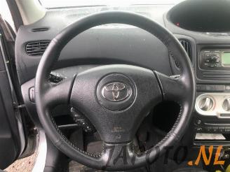 Toyota Yaris-verso  picture 15