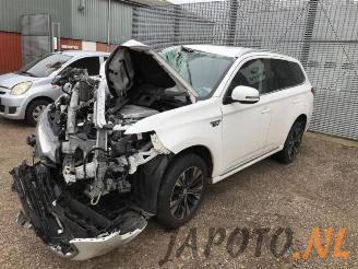 Salvage car Mitsubishi Outlander  2018/1