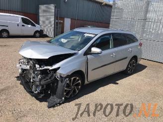 Damaged car Toyota Auris Auris Touring Sports (E18), Combi, 2013 / 2018 1.2 T 16V 2015/11