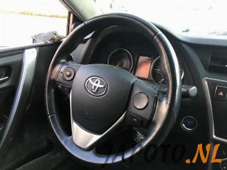 Toyota Auris Auris (E18), Hatchback 5-drs, 2012 / 2019 1.8 16V Hybrid picture 12