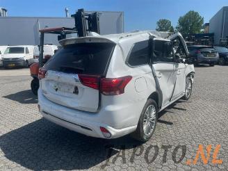 Mitsubishi Outlander Outlander (GF/GG), SUV, 2012 2.4 16V PHEV 4x4 picture 4