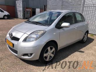 Coche siniestrado Toyota Yaris Yaris II (P9), Hatchback, 2005 / 2014 1.33 16V Dual VVT-I 2010/2