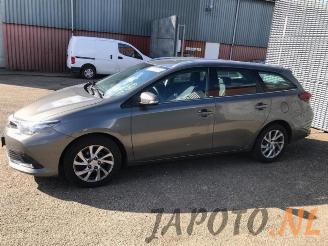 Coche siniestrado Toyota Auris Auris Touring Sports (E18), Combi, 2013 / 2018 1.2 T 16V 2016/9