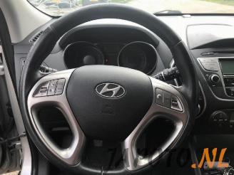 Hyundai Ix35 iX35 (LM), SUV, 2010 / 2015 2.0 16V picture 14