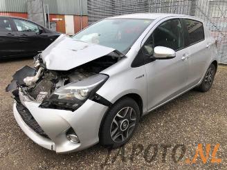 uszkodzony samochody osobowe Toyota Yaris Yaris III (P13), Hatchback, 2010 / 2020 1.5 16V Hybrid 2015/3