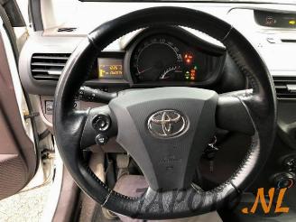 Toyota iQ iQ, Hatchback 3-drs, 2009 / 2015 1.0 12V VVT-i picture 12