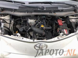 Toyota iQ iQ, Hatchback 3-drs, 2009 / 2015 1.0 12V VVT-i picture 16