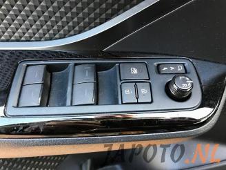 Toyota C-HR C-HR (X1,X5), SUV, 2016 1.8 16V Hybrid picture 10