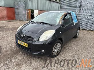 Salvage car Toyota Yaris Yaris II (P9), Hatchback, 2005 / 2014 1.3 16V VVT-i 2007/9
