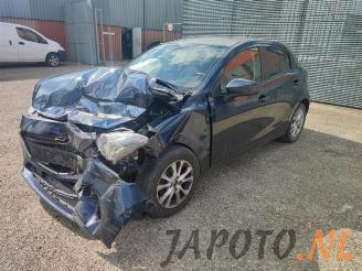Coche siniestrado Mazda 2 2 (DJ/DL), Hatchback, 2014 1.5 SkyActiv-G 90 2015/5
