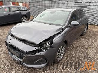 Coche siniestrado Hyundai I-30 i30 Fastback (PDEBA/PEDBC), Liftback, 2017 1.0 T-GDI 12V 2019/2