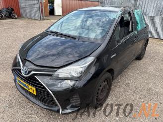 Vrakbiler auto Toyota Yaris Yaris III (P13), Hatchback, 2010 / 2020 1.5 16V Hybrid 2015/2